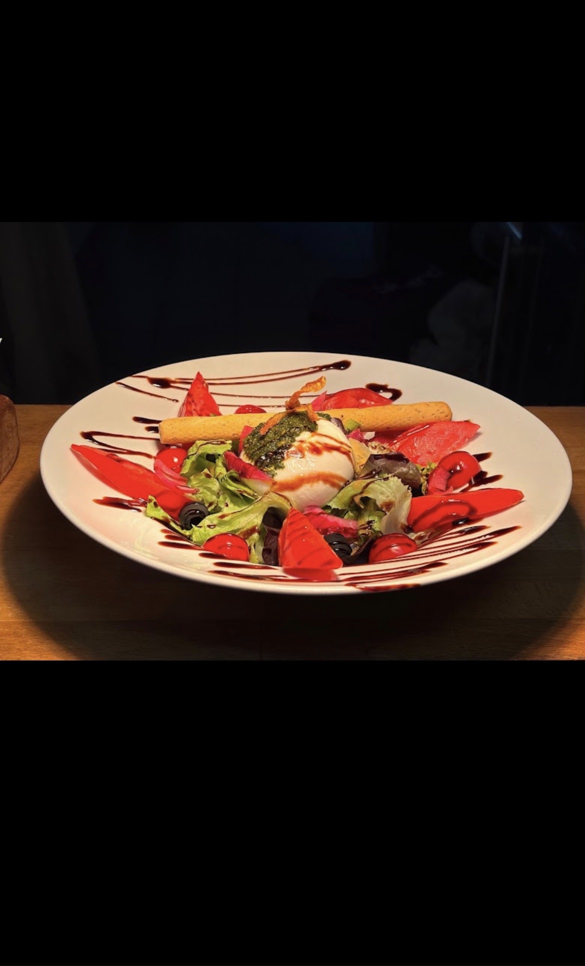 Salade burrata dressée à la Brasserie Vitalis