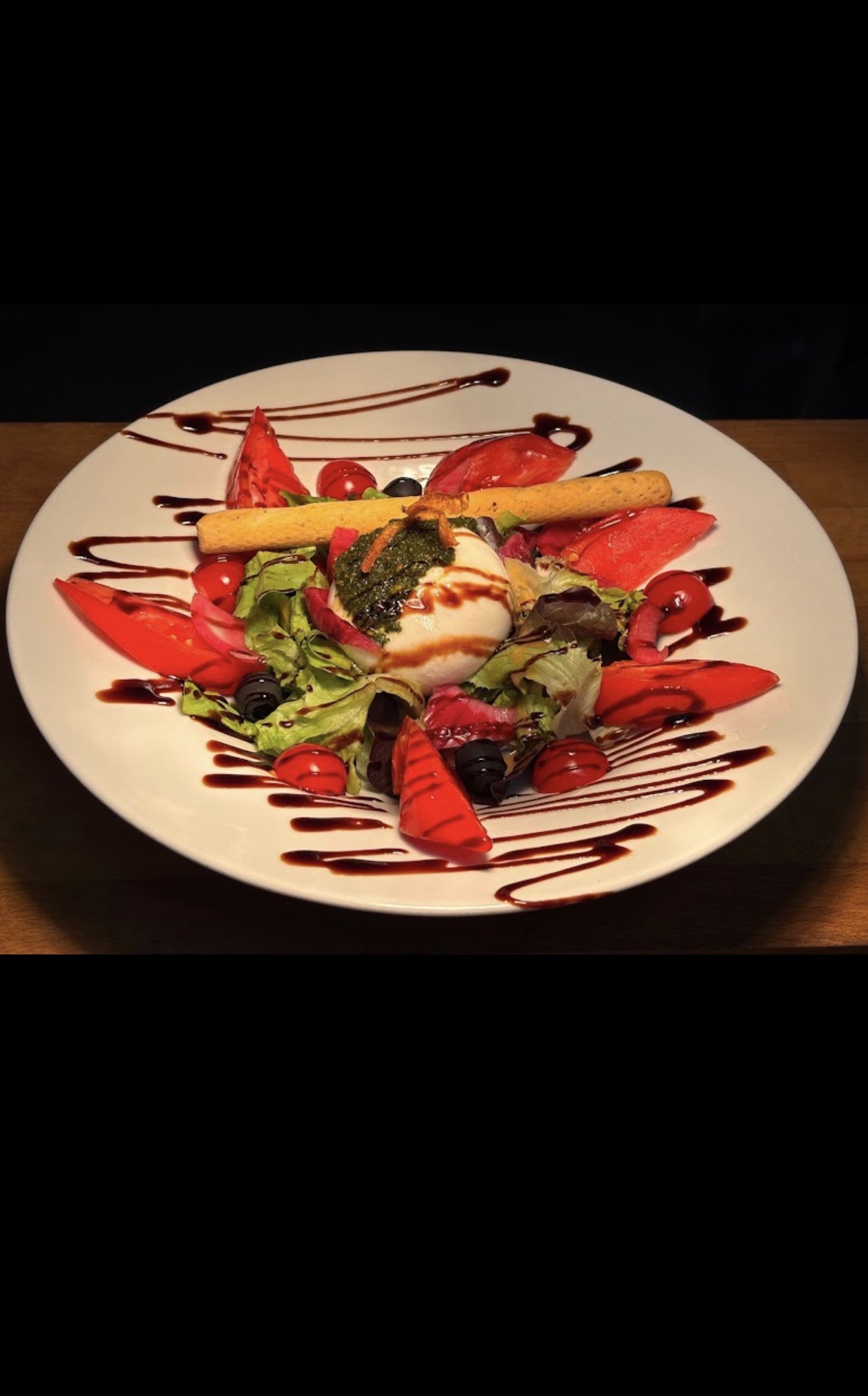 Salade burrata, tomates et pesto de la Brasserie Vitalis